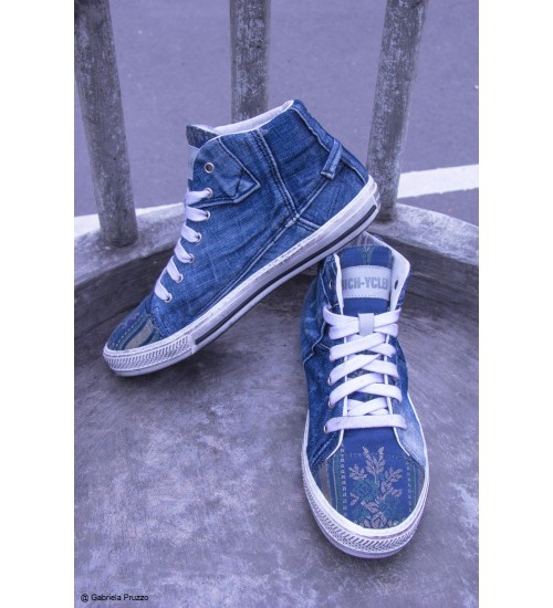  Handmade sneaker in blue denim and fabric.